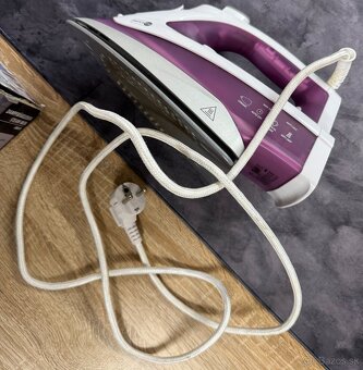 Naparovacia žehlička (steam iron) SwitchON 2600W - 2