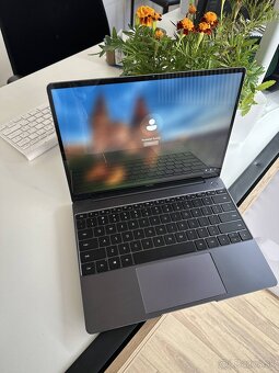 Huawei MateBook 13 • i5-8265U • 8 GB RAM • 256 GB SSD I Stav - 2