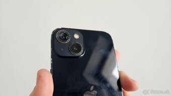 Škaredší Apple iPhone 13 tmavý 128GB - 2