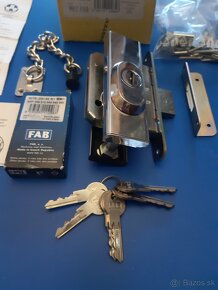 Kovanie na bezpečnostné dvere + vložka+zámok+retiazka - 2