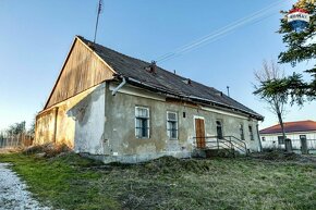 NA PREDAJ: Zemianska kúria s praktickým pozemkom v Hruboňove - 2