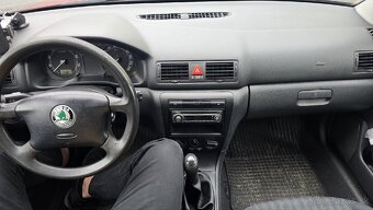Škoda octavia 1.6 75kw Tour - 2