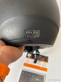 Predám vyklápaciu prilbu 10eur - 2