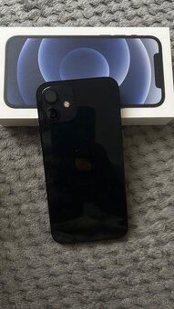Predám IPhone 12 64gb ešte v záruke - 2