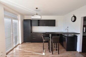 Príjemný 2-izbový byt vo Viničnom s vlastným parkovacím mies - 2