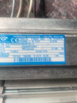 Elektromotor s prevodovkou - 2