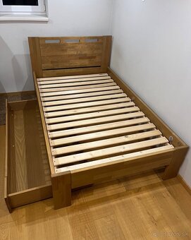 Masívna buková posteľ s UP zásuvkou a matracom - 2