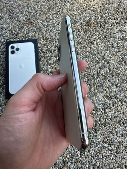 IPhone 11 Pro Max - baterie 100% - 2