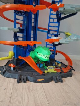 Hot wheels ultimate garage - drak - 2