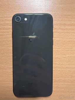 Predám iPhone 8 - 2