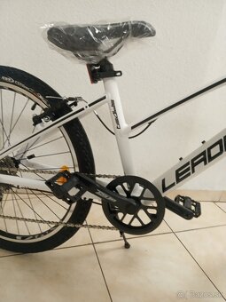 24" Leader Fox spider lady ( pre 7-9r) - 2