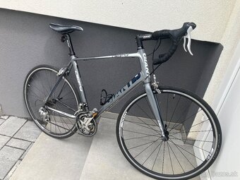 Predám cestný bicykel giant vel. L - 2