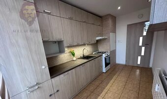 NA PREDAJ - 2-IZBOVÝ BYT - 49 m2, Rozkvet -Považská Bystrica - 2