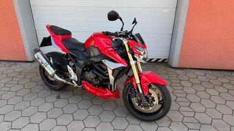 SUZUKI GSR 750 - 2