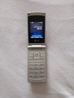Mobilný telefon LG + kožené púzdro - 2