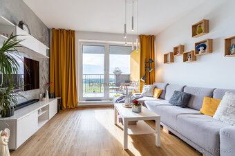 NA PREDAJ MODERNÝ 3-IZBOVÝ BYT S KRÁSNYM VÝHĽADOM - 2