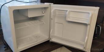 Predám malú chladničku - 2