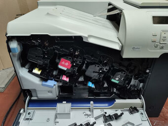 HP LaserJet 500 Color M551 - na opravu - 2