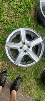 Predám 4+1 elektróny Dezén 4×100 7J R17 ET38 - 2