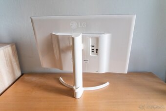 LG 4K 27" monitor - 2