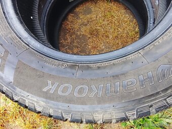 Predám pneu zimné 215/65r15c - 2