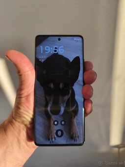 Predám Motorola Edge 40 8/256 - 2