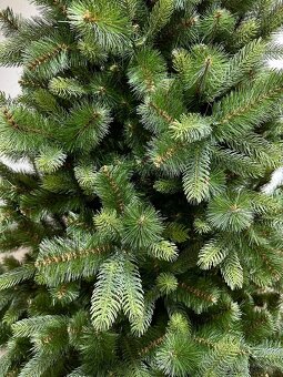 Obrovský realistický vianočný stromček s 3D ihličím, 240 cm - 2