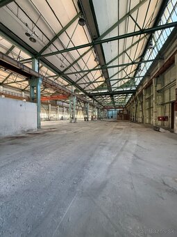 Na prenájom výrobné haly - 4320m2 / 3024m2 - Voľné ihned - 2