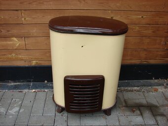 Liatinové kachle Fiľakovo. - 2