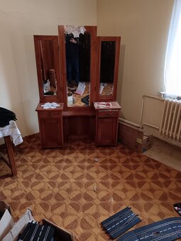 Predám starý nábytok z masívu nábytok - 2