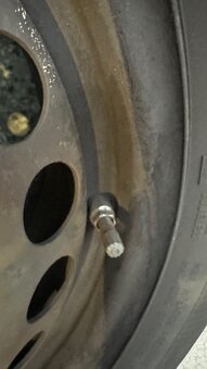 Predám plechové disky obute zimne pneumatiky - 2