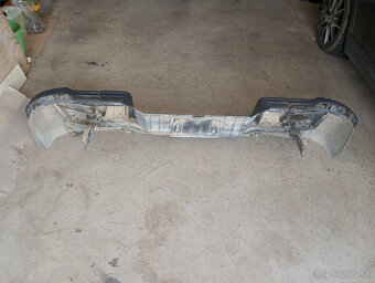 Toyota Hilux Revo 2019-originálny zadný nárazník chróm - 2