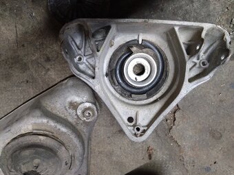 Vrchné uloženie tlmiča A6 c6 - 2