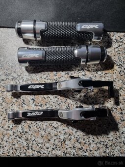 Páčky a gripy na motorku - 2