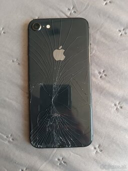📱 iPhone 8 64GB Plne funkčný, batéria 73% Stav podľa fotky - 2