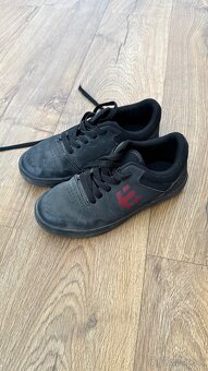 Detske Etnies 35 - 2