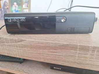 Xbox 360 E, 3 ovládače + veľa hier - 2