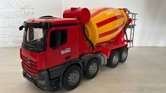 Bruder miešacie auto Mercedes - 2