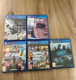 PS4 hry: GTA V, Detroit, NFS, The Crew 2 - 2