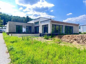 Štýlová novostavba s veľkým pozemkom na predaj – Kováčová - 2
