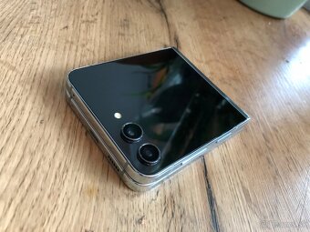 Samsung Galaxy Flip 5 - 2