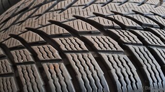 Predám 4ks jazdené zimné 225/45r18-95V Nokian - 2
