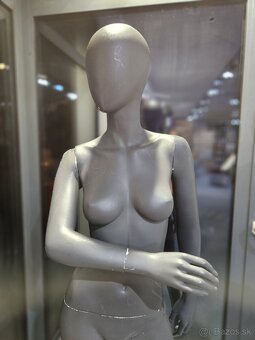 Dámska figurína - 2