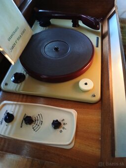 Staré gramoradio. - 2