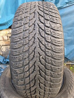 Ponúkam 2 zimné pneumatiky Nokian Snowproof 205/55 R16 - 2