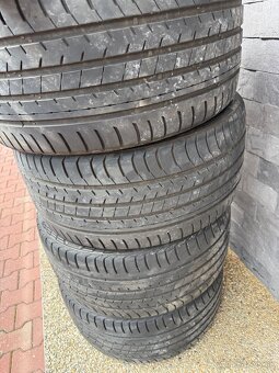Pneu 285/30 R21 - 2