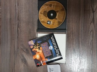 Medal of honor underground + alien resurrection  ps1 - 2