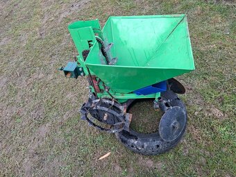 Jednoriadkový sadzač zemiekov - 2