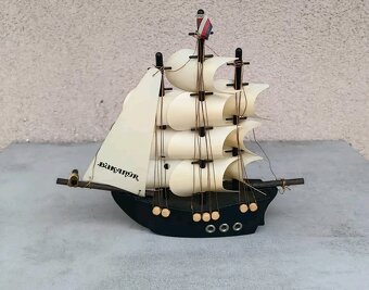 Zberateľské autíčko, loďka. - 2