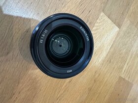 Predam objektiv Sony FE 1,8 35 mm - 2